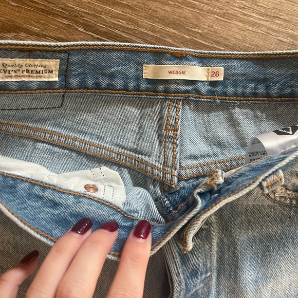 Levi wedgies - Picture 4 of 4